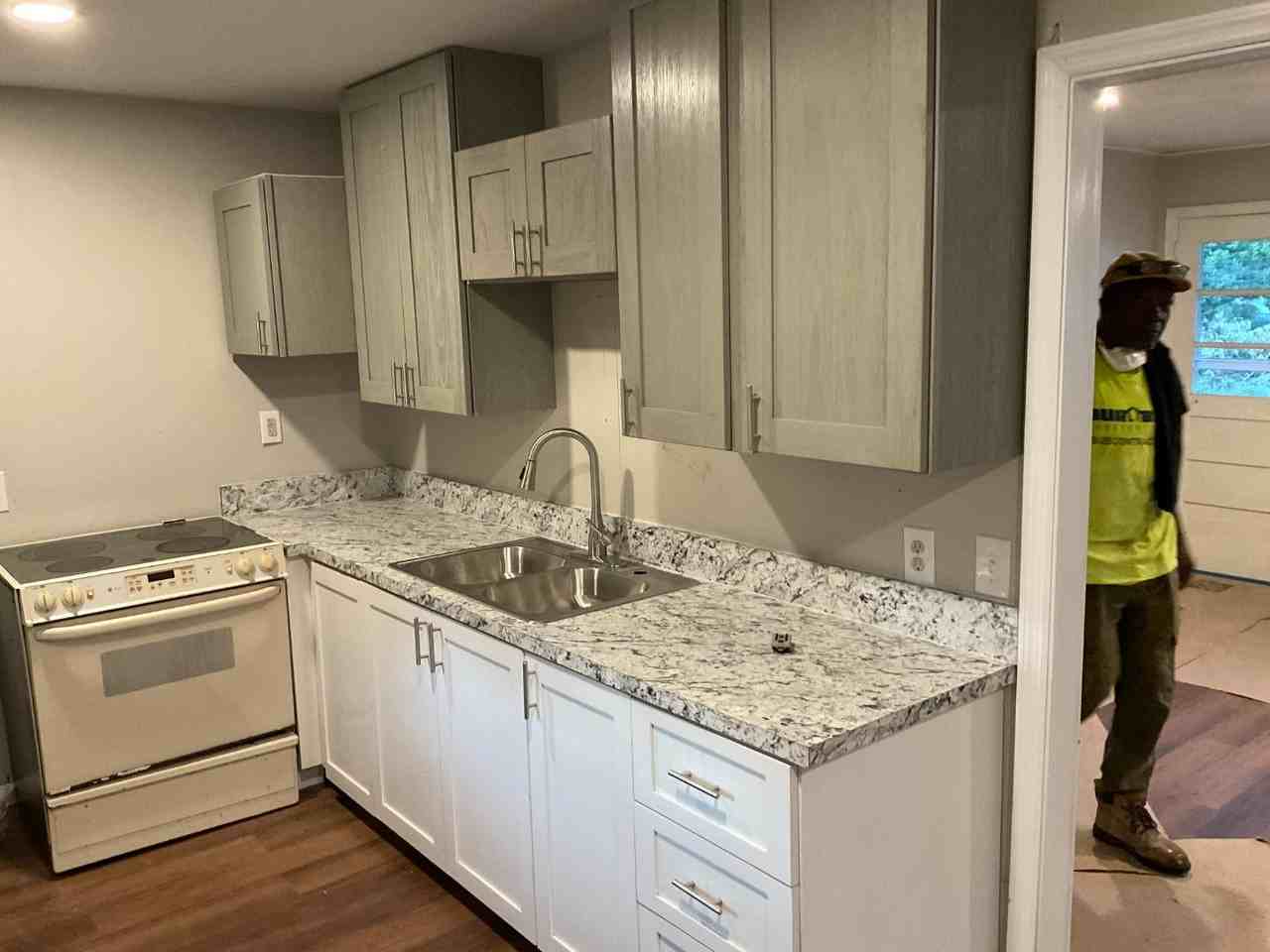 184 Sw Warren Ave - Photo 5 of 12