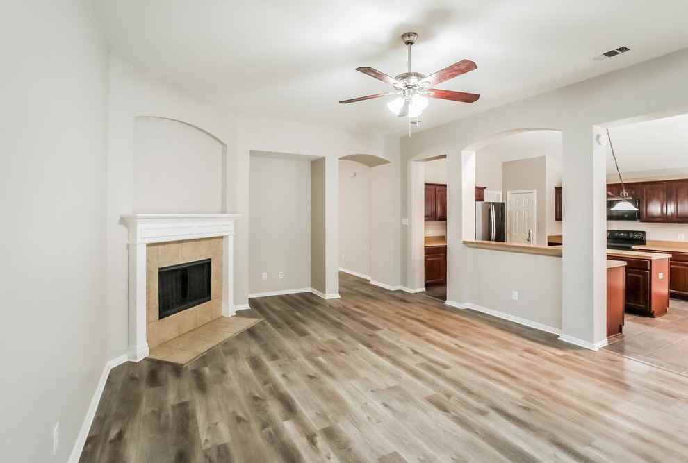 924 Hemlock Trl - Photo 3 of 16