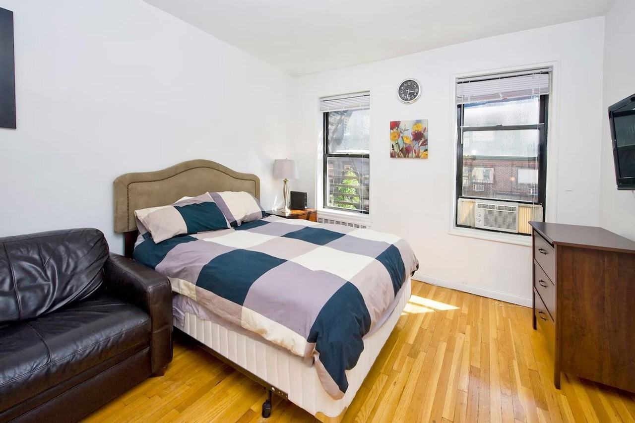 318 E 80th St #1032025P - Photo 3 of 14