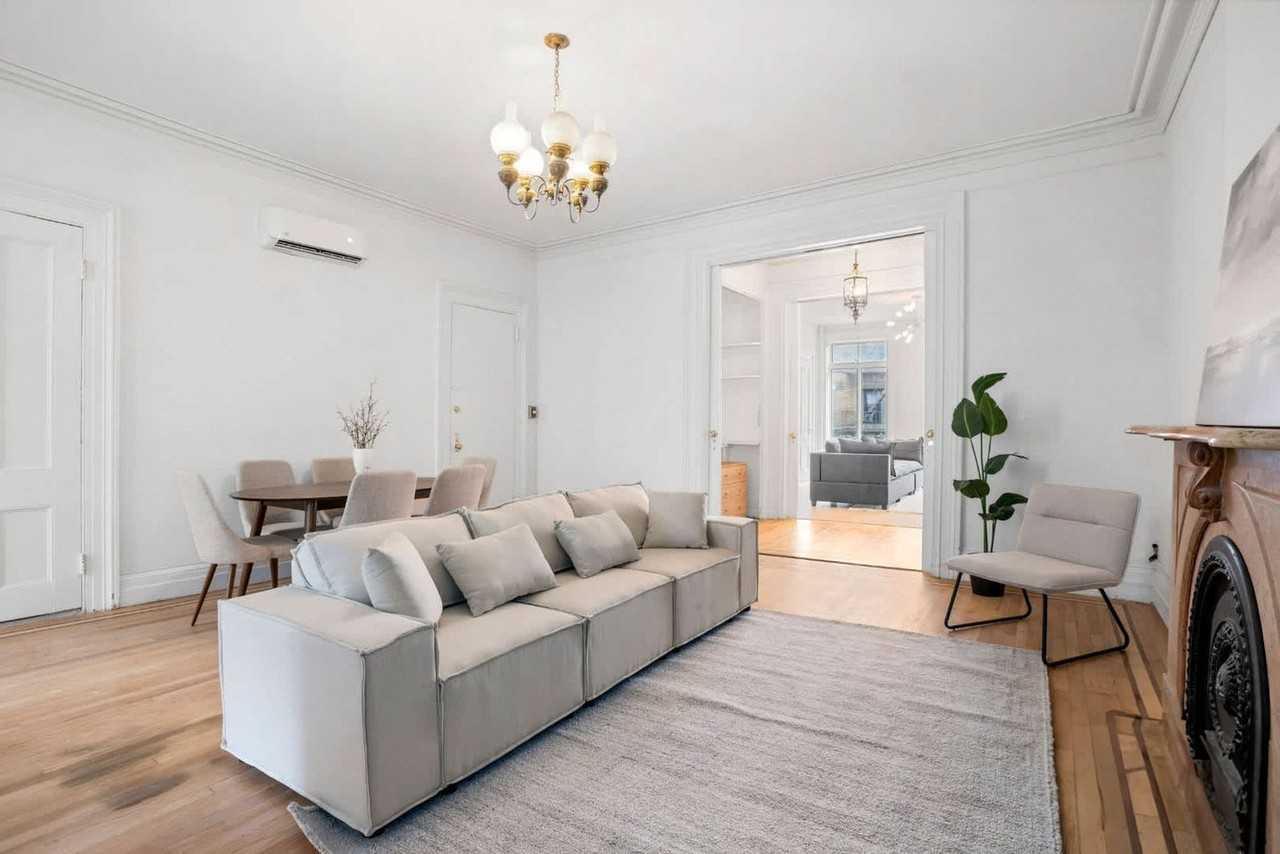 257 W 19th St #1224967P - Photo 3 of 7