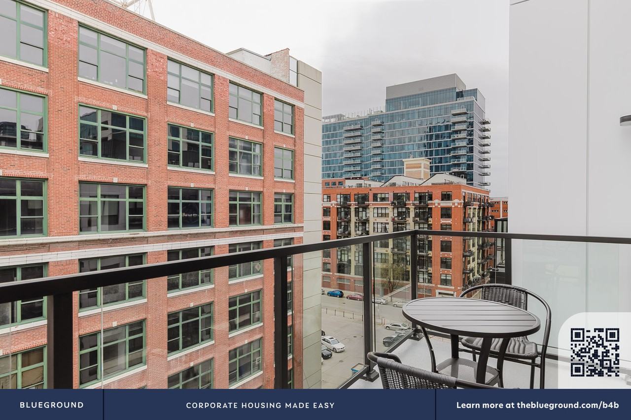 812 W Adams St #1255 - Photo 6 of 30