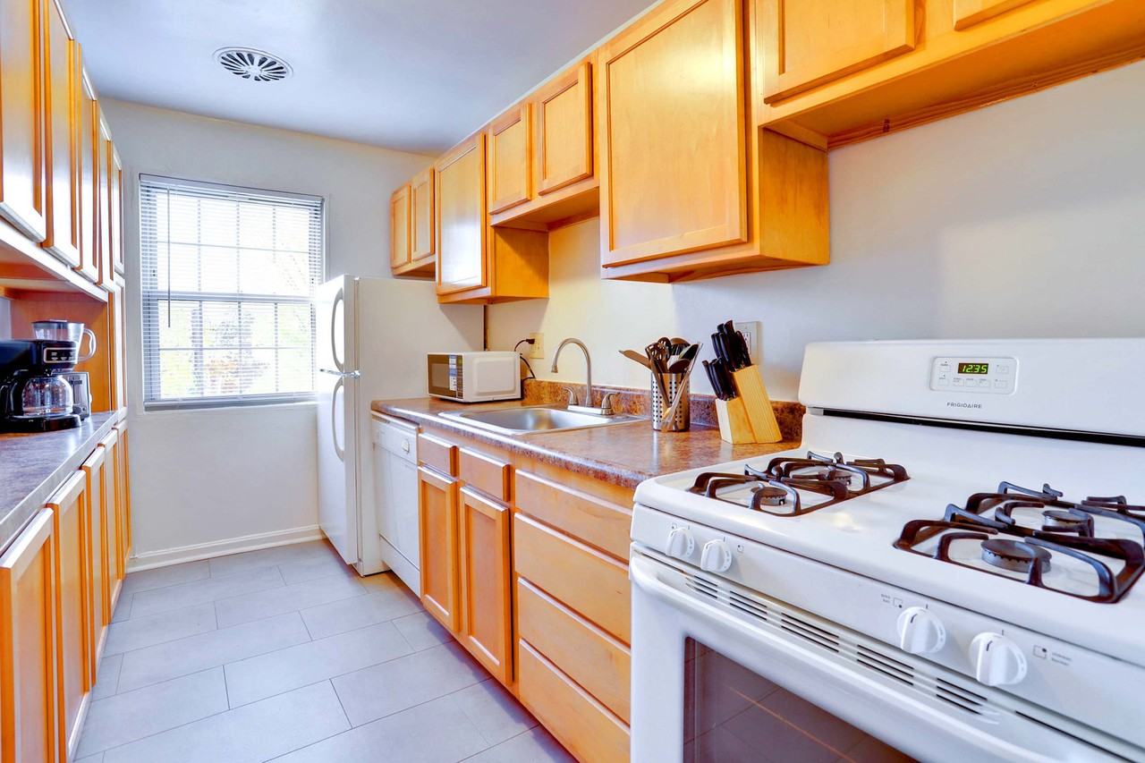 1420 W Abingdon Dr #1035600P - Photo 3 of 27