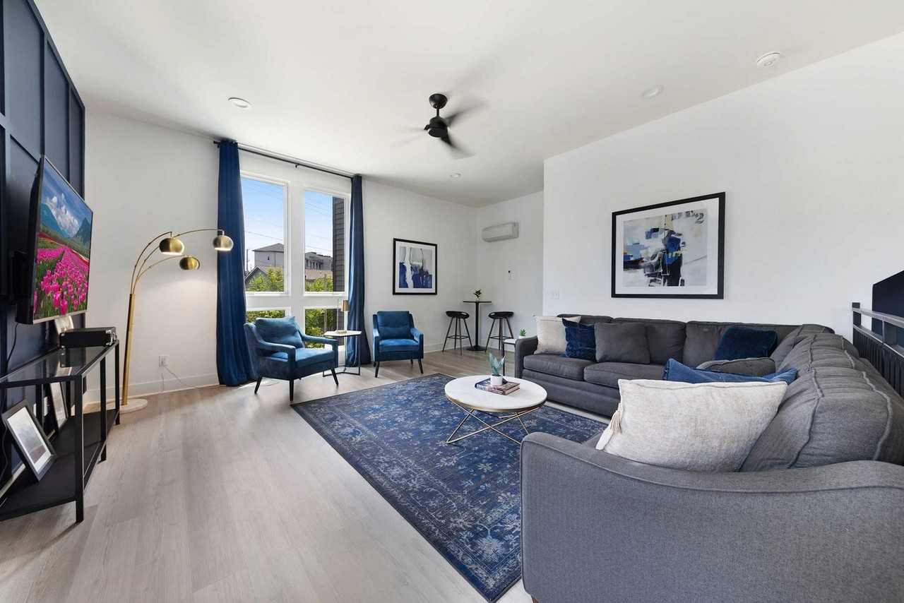 925 Ramsey St #1045334P - Photo 2 of 44