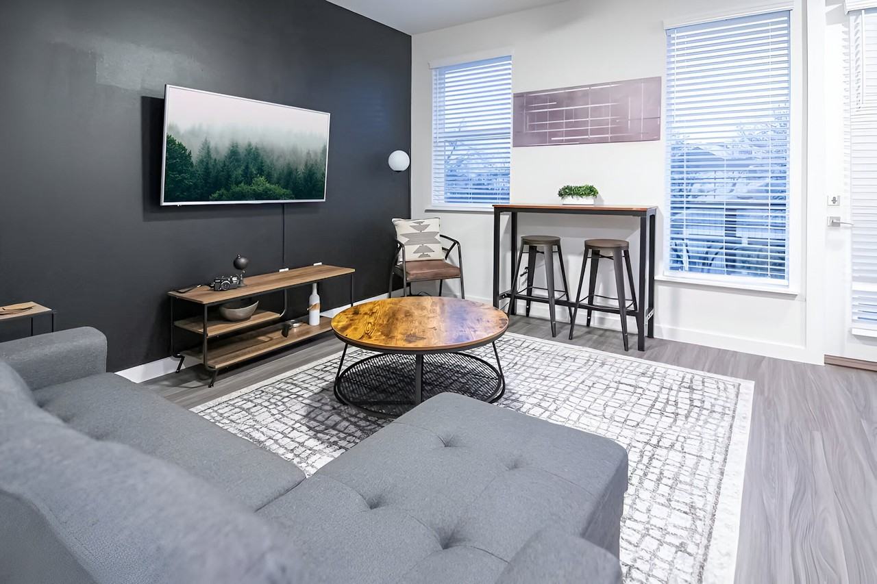 1500 N Henderson Ave #1058280P - Photo 2 of 24