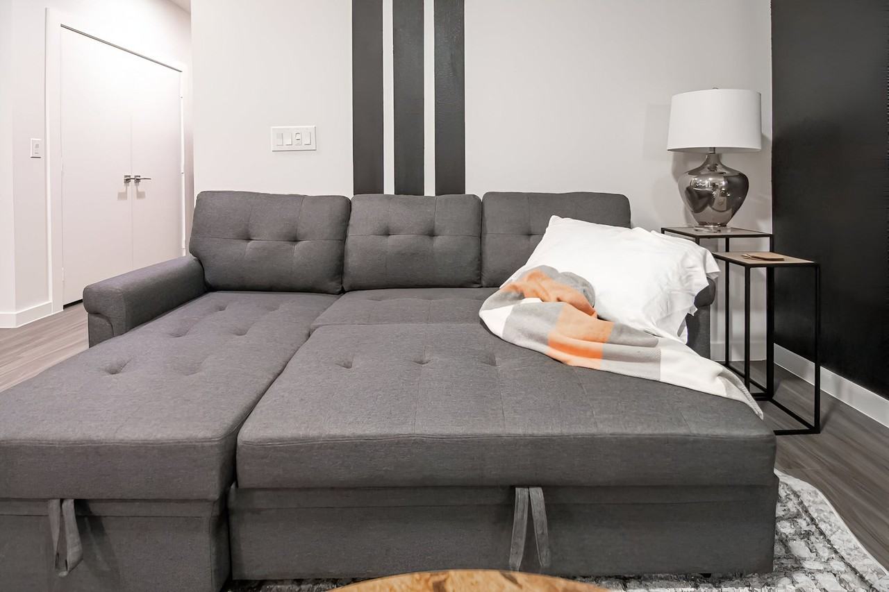 1500 N Henderson Ave #1058280P - Photo 4 of 24