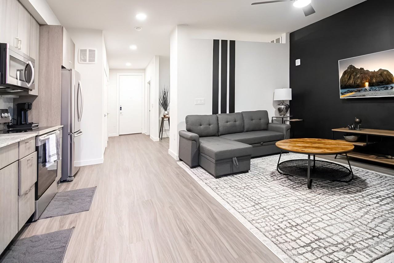 1500 N Henderson Ave #1058280P - Photo 6 of 24