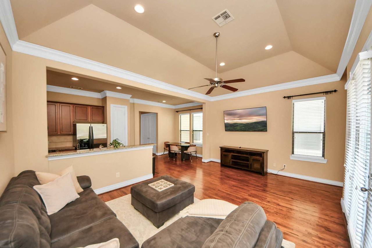 2519 St Emanuel St #1241246P - Photo 3 of 44