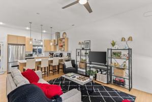 featured image of 352 W 5th St