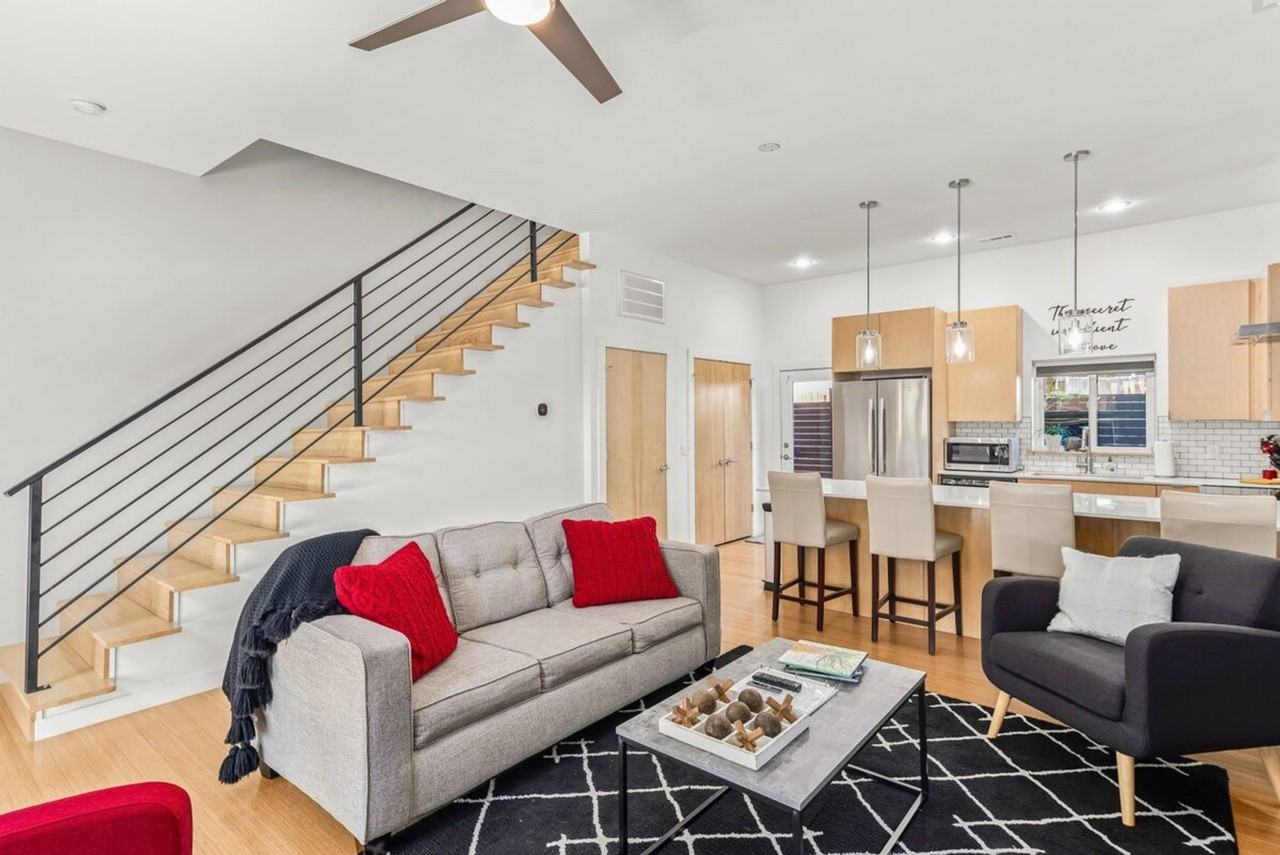 352 W 5th St #1241297P - Photo 5 of 31