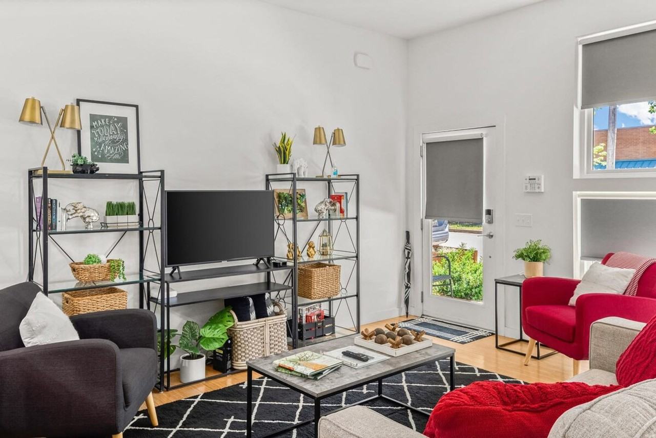 352 W 5th St #1241297P - Photo 6 of 31