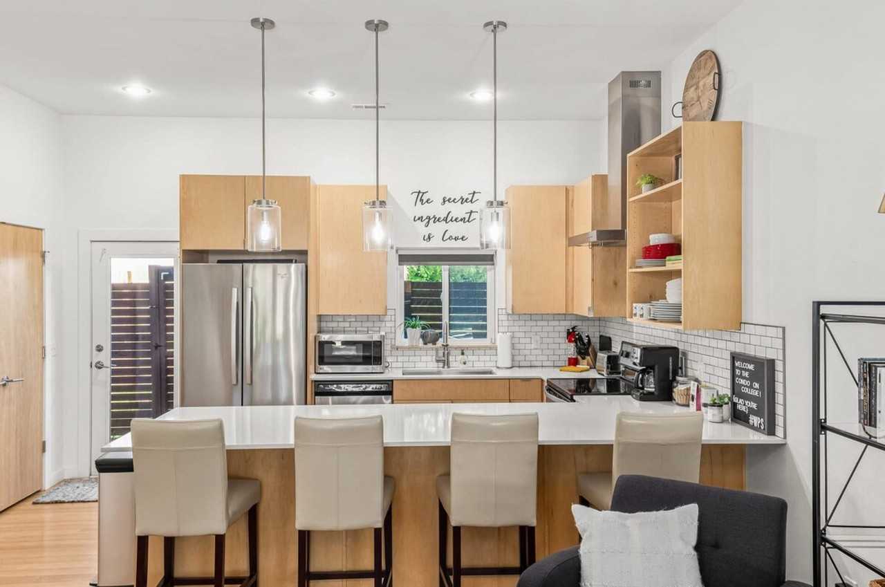 352 W 5th St #1241297P - Photo 3 of 31