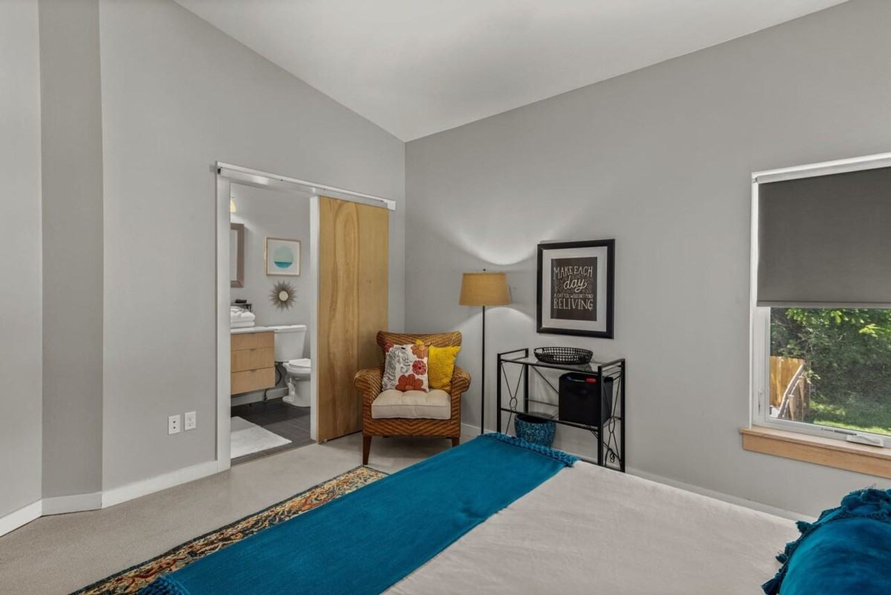 352 W 5th St #1241297P - Photo 7 of 31