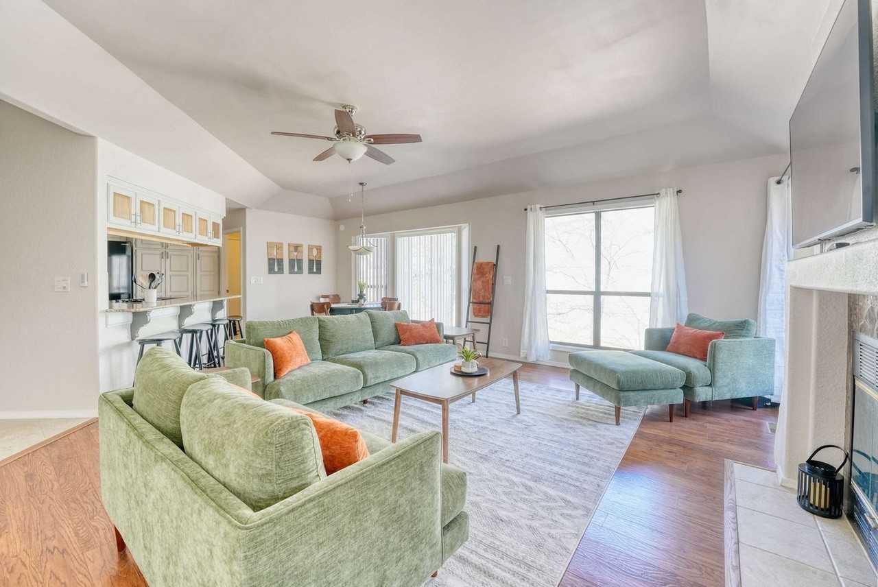 15 Farnham Dr #1241339P - Photo 3 of 26