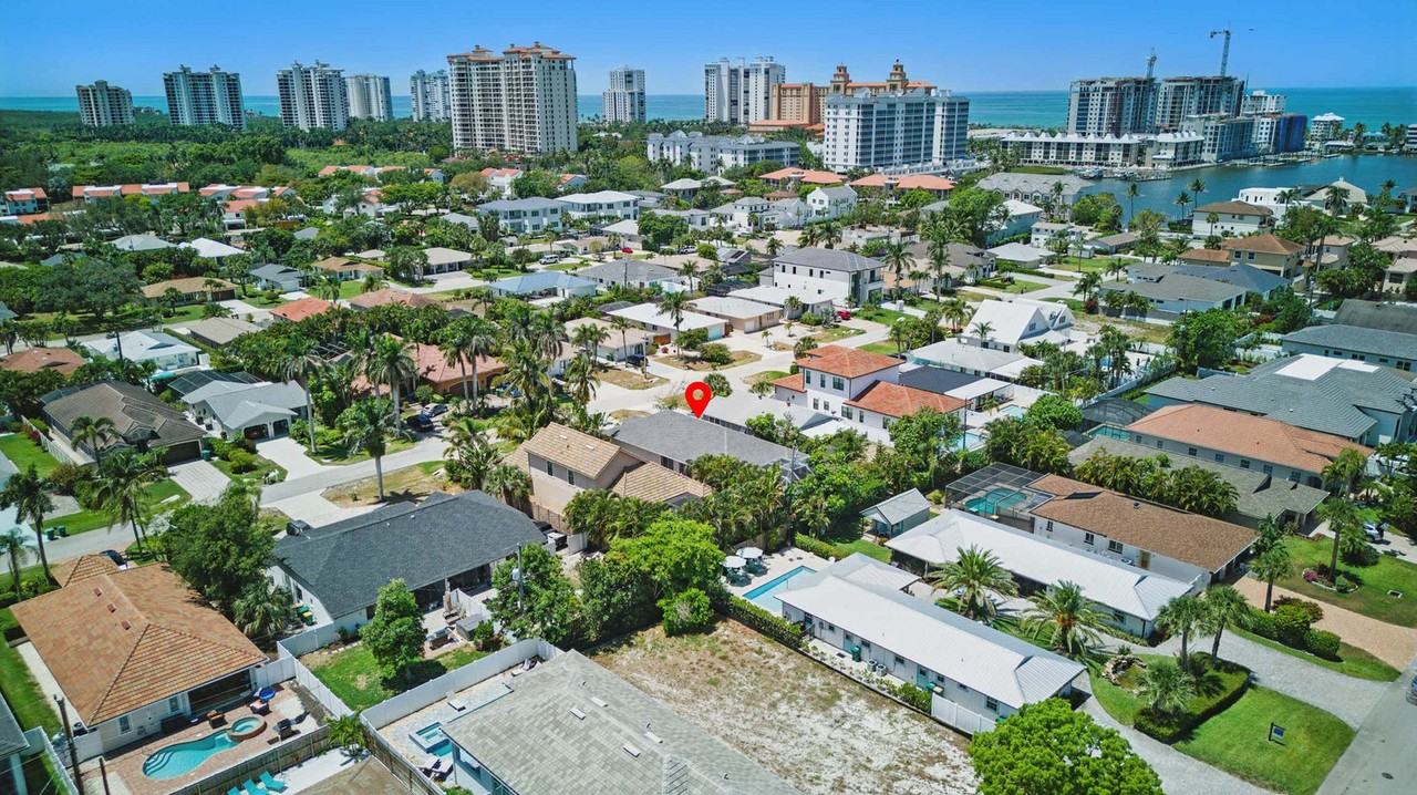 555 93rd Ave N #1241713P - Photo 3 of 34