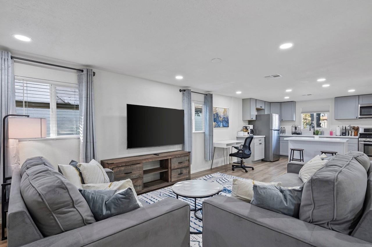 4009 W Grant St #1244351P - Photo 2 of 31