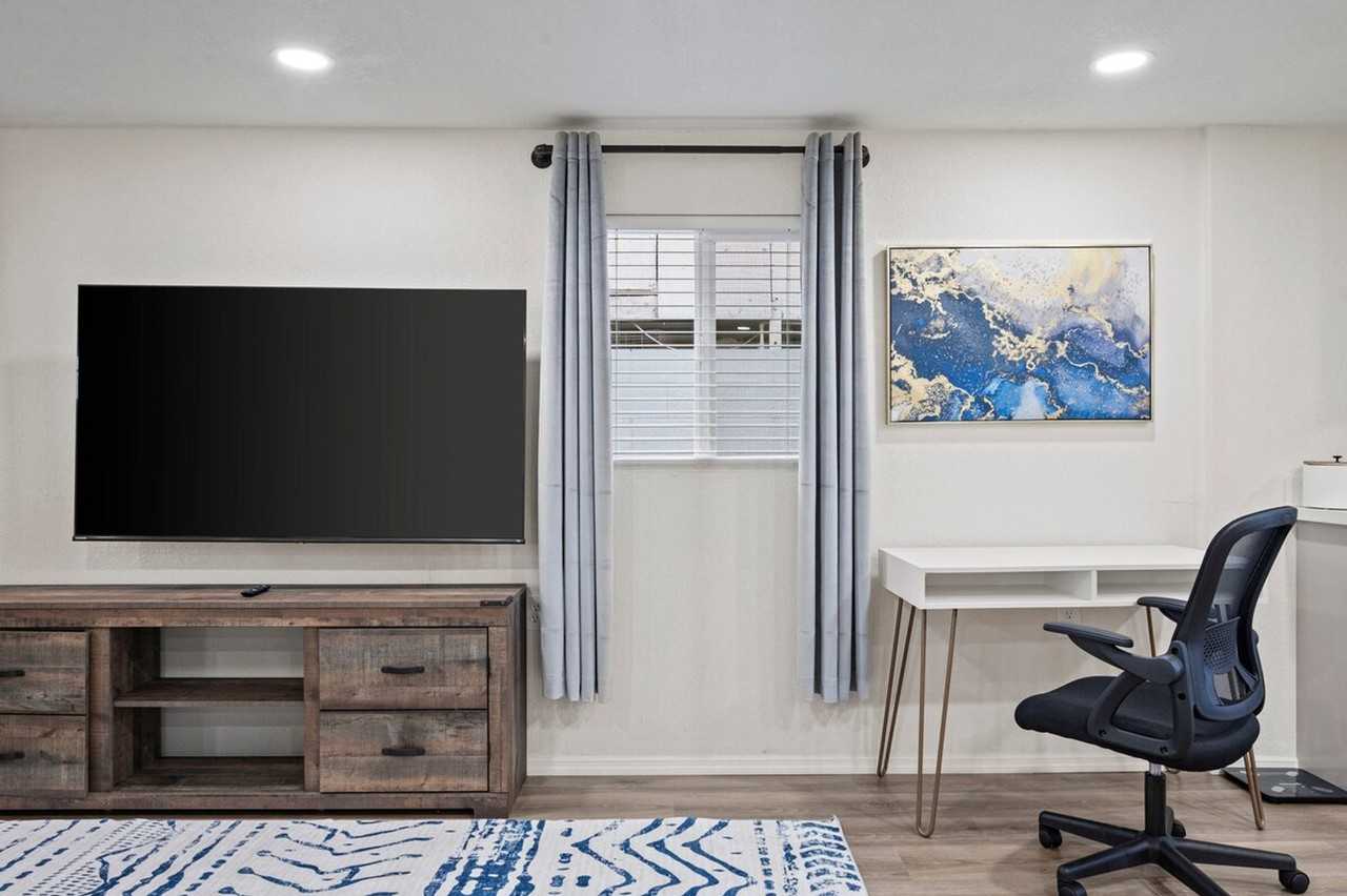 4009 W Grant St #1244351P - Photo 4 of 31