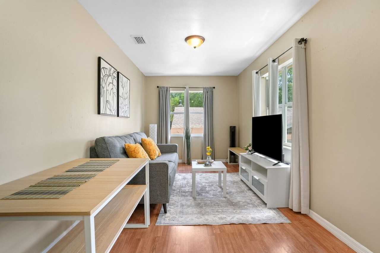 3410 N 11th St #1244368P - Photo 3 of 17