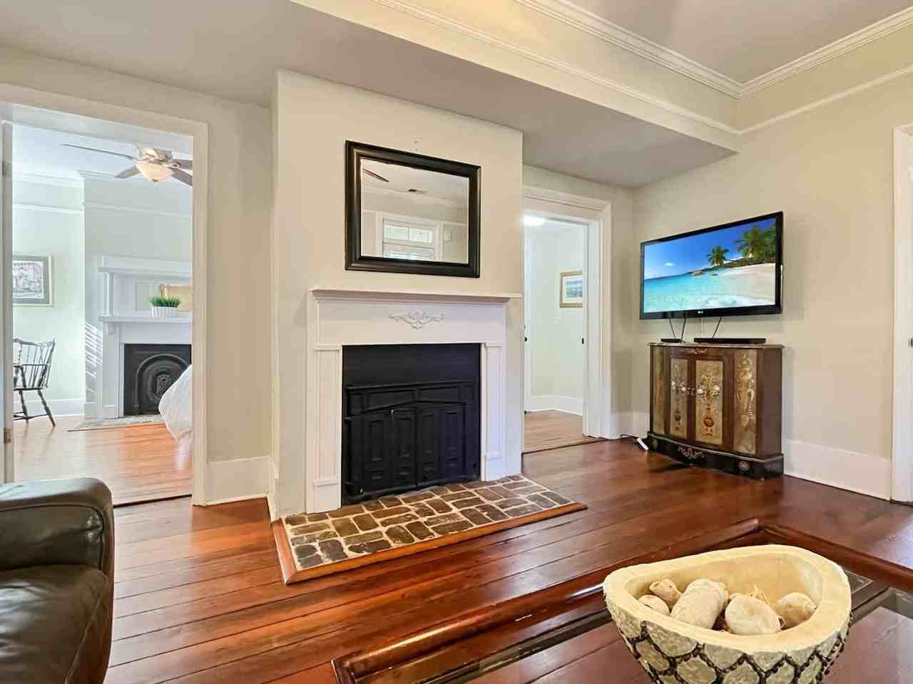 209 West Bolton Street - Photo 5 of 81