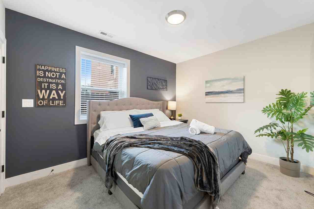 2207 W 18th St #1244930P - Photo 5 of 30