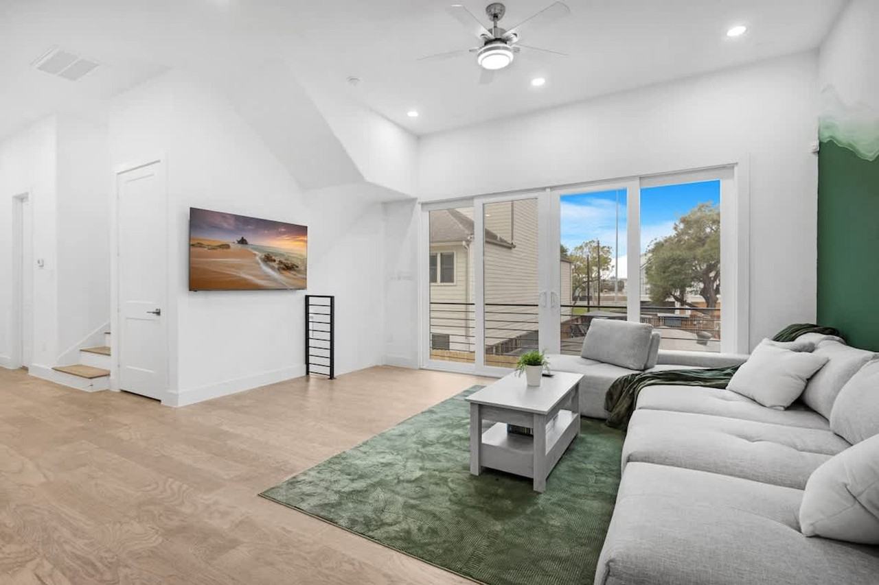 2107 Mcgowen St #1244935P - Photo 3 of 50