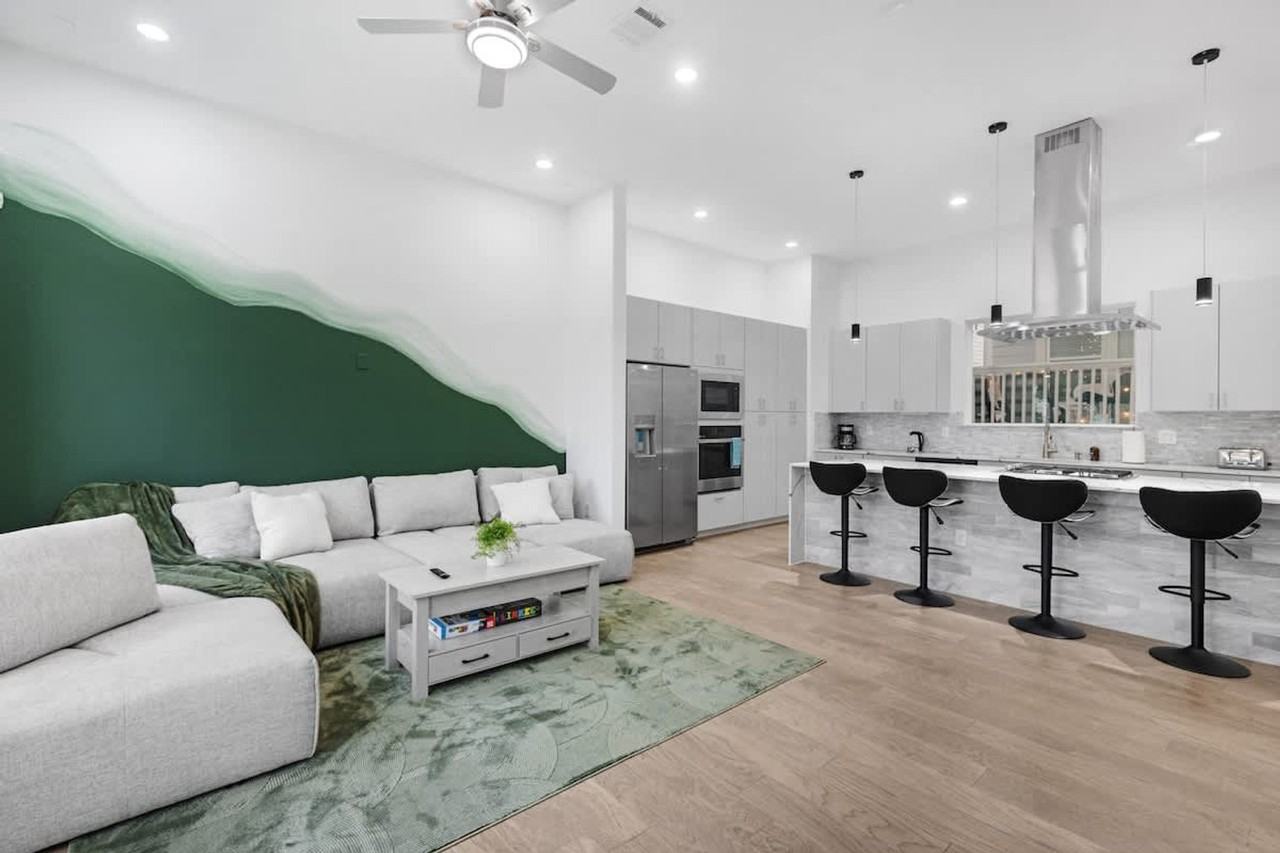 2107 Mcgowen St #1244935P - Photo 7 of 50