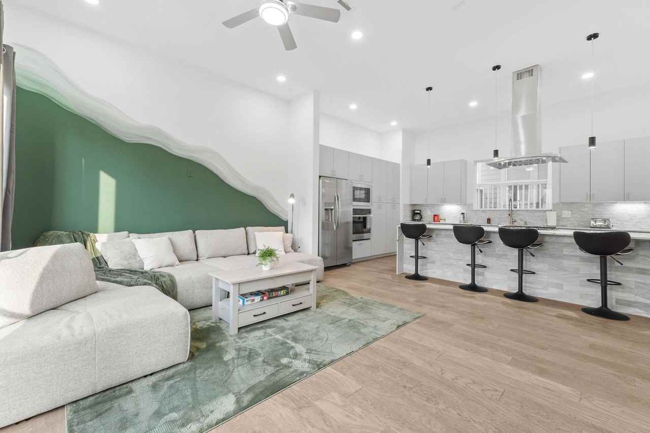 2107 Mcgowen St #1244935P - Photo 7 of 50