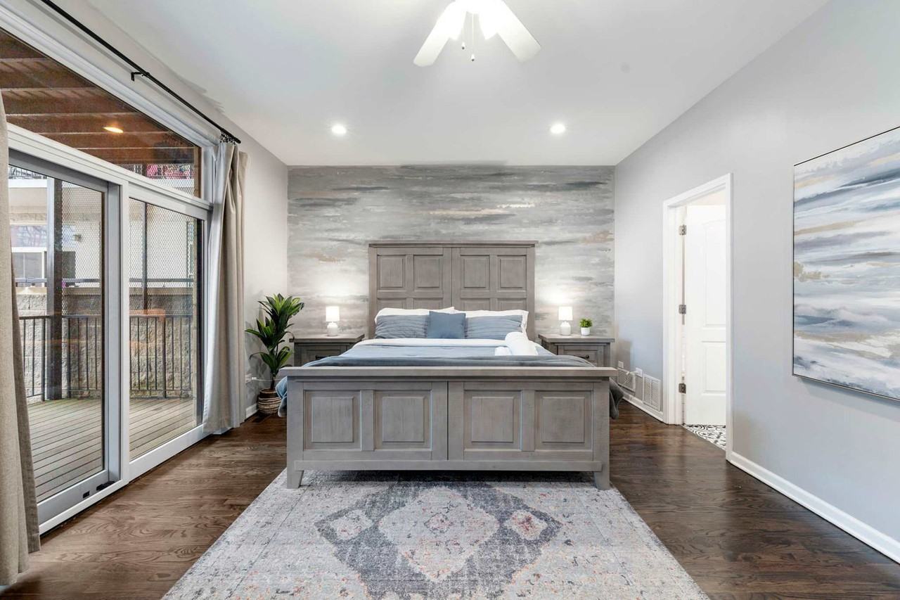 1909 S Michigan Ave #1244939P - Photo 3 of 50