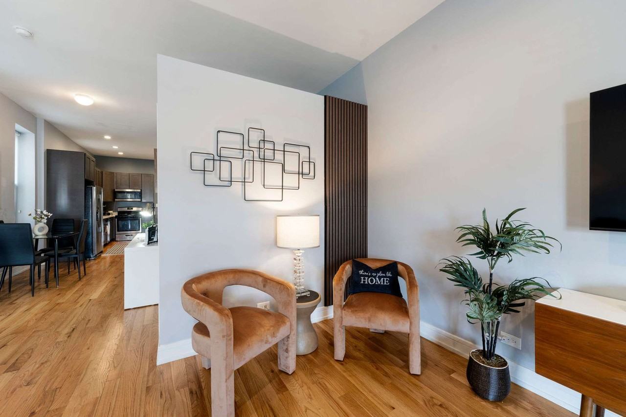 109 South Paulina Street #1244958P - Photo 7 of 36