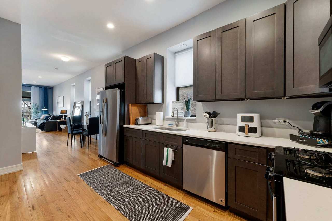 109 S Paulina St #1244958P - Photo 2 of 36