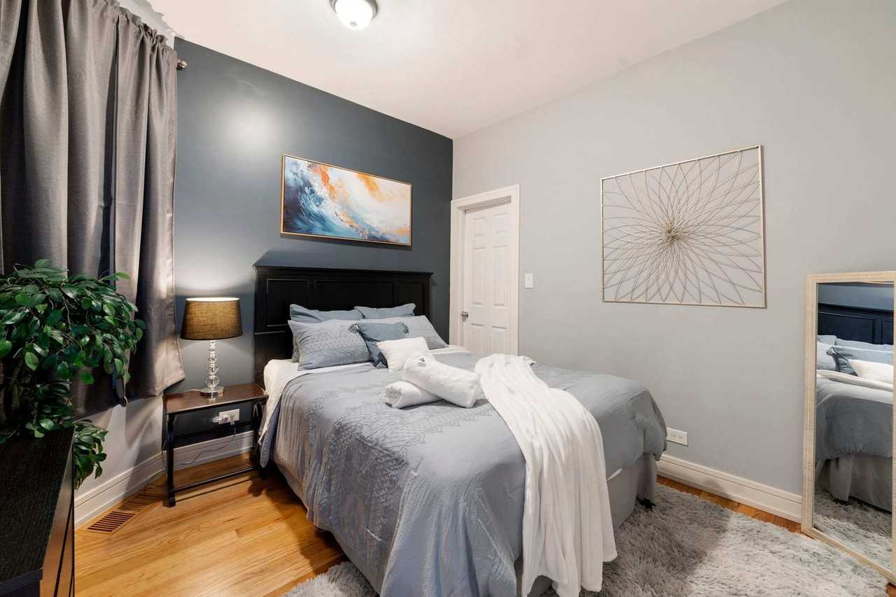 109 S Paulina St #1244958P - Photo 3 of 36