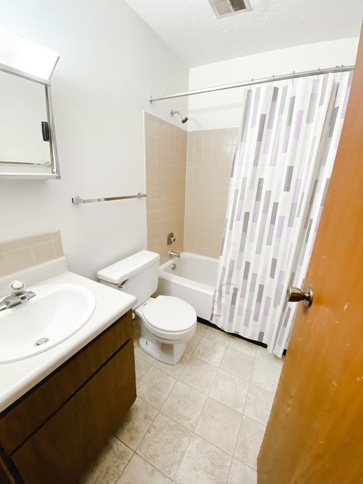 Fowler Place Apartments - Photo 6 of 6