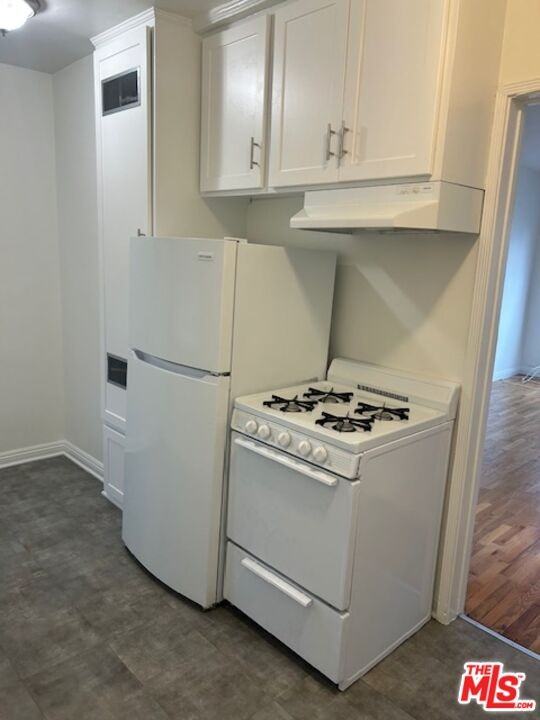 12003 Louise Ave #12003 - Photo 3 of 10