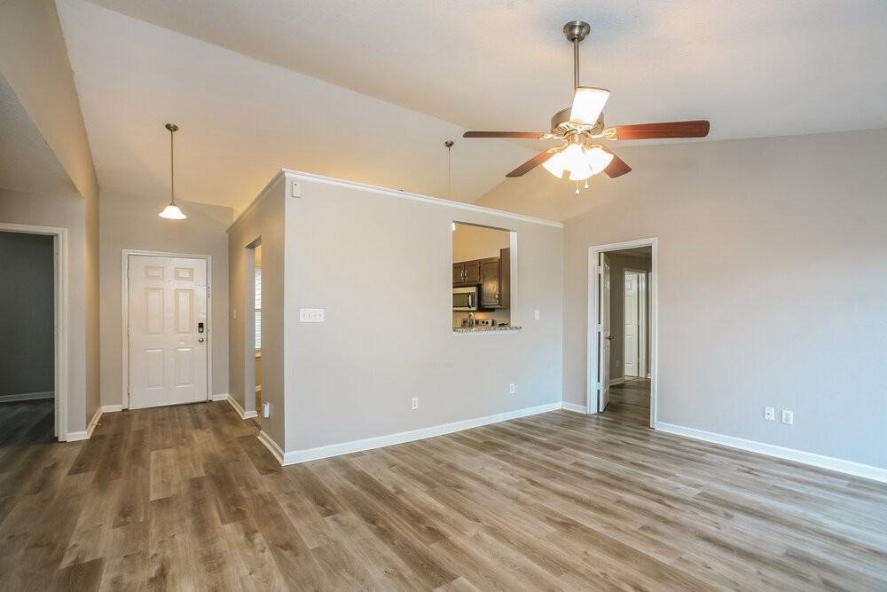 1358 Evergreen Dr - Photo 3 of 14