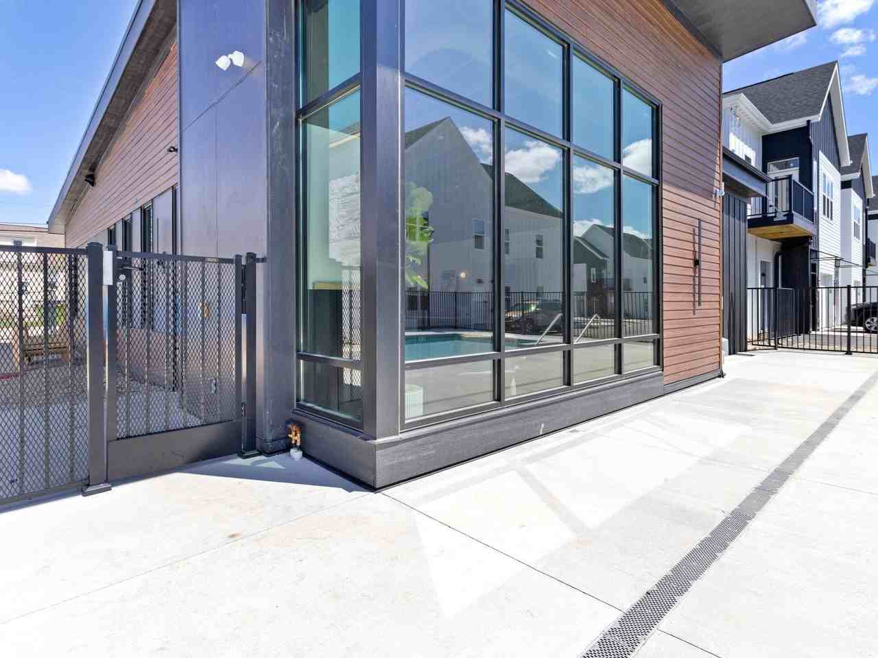 The Emree - Photo 2 of 50