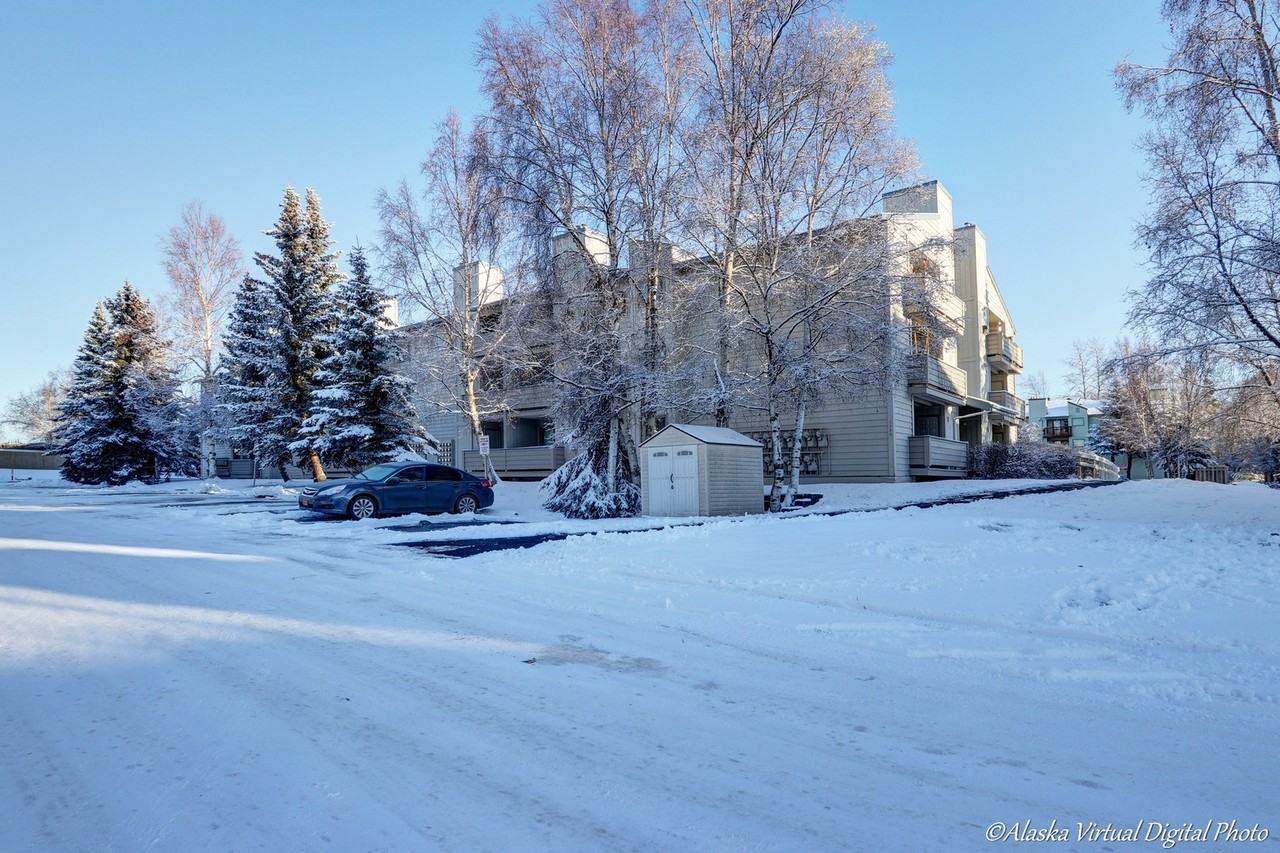 Creekside Condos - Photo 6 of 44