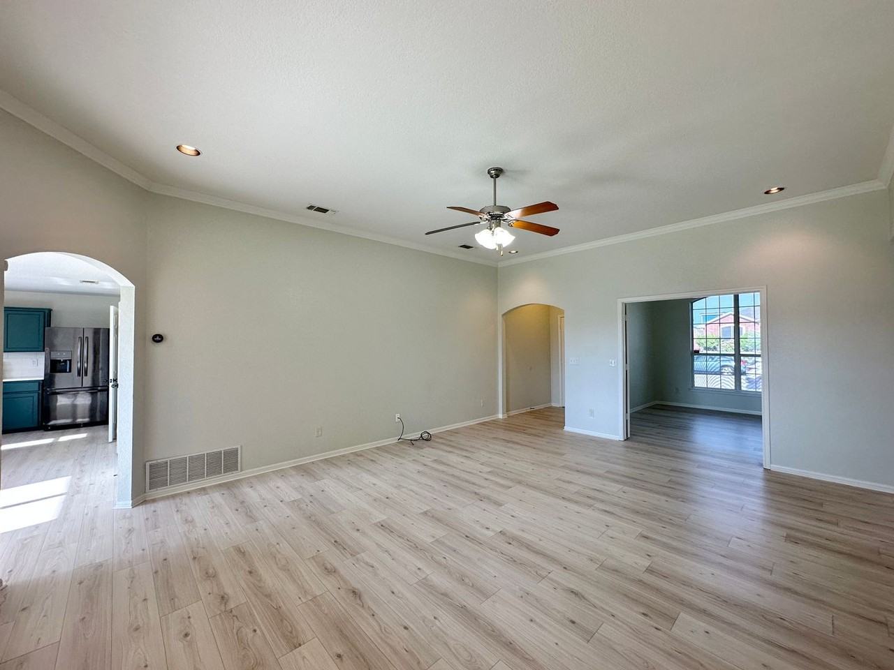 3705 Foxglove Ln - Photo 4 of 32