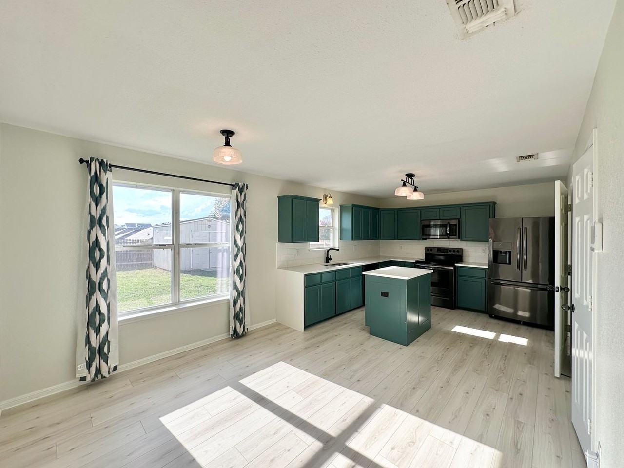 3705 Foxglove Ln - Photo 6 of 32