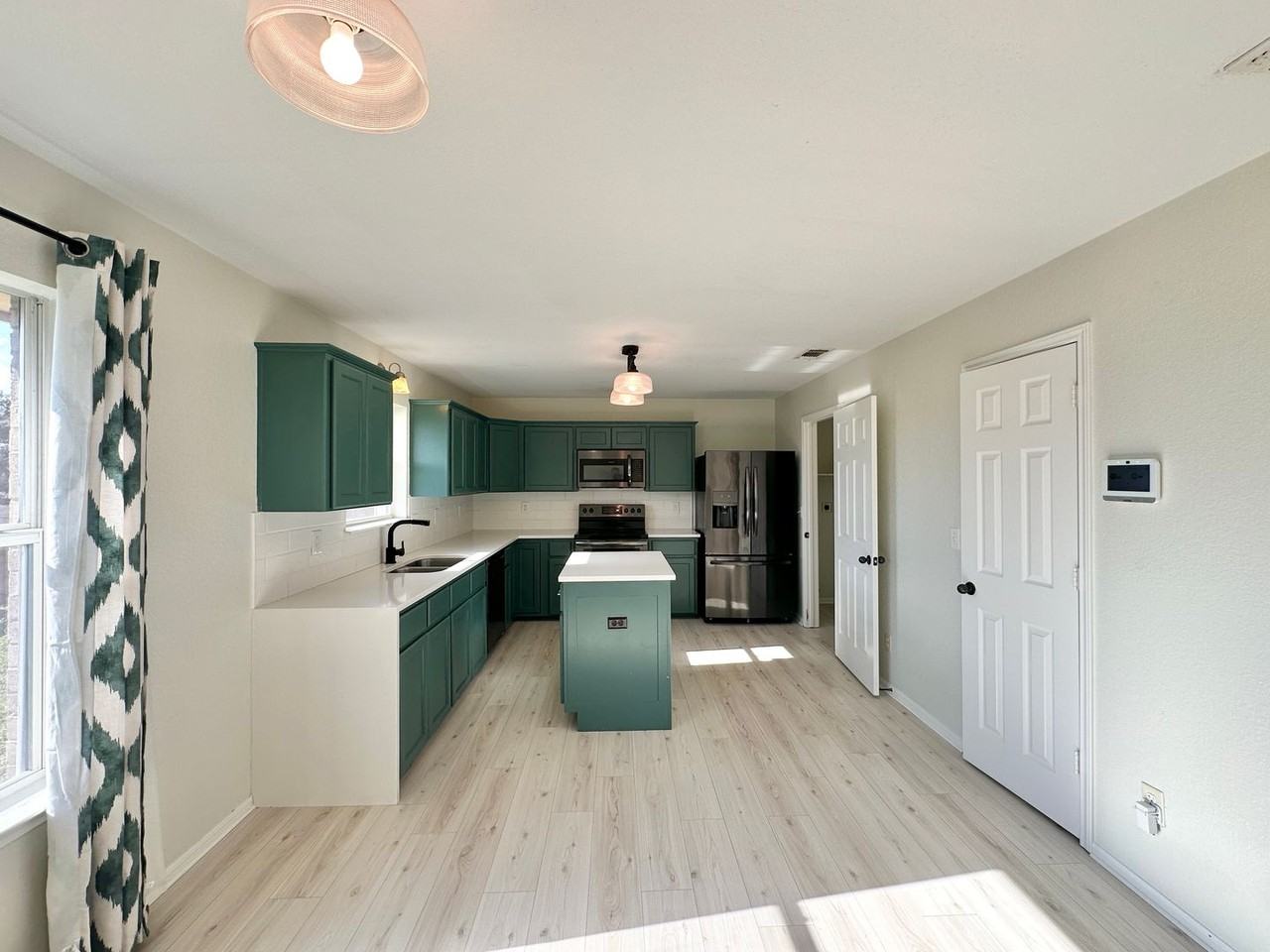 3705 Foxglove Ln - Photo 7 of 32