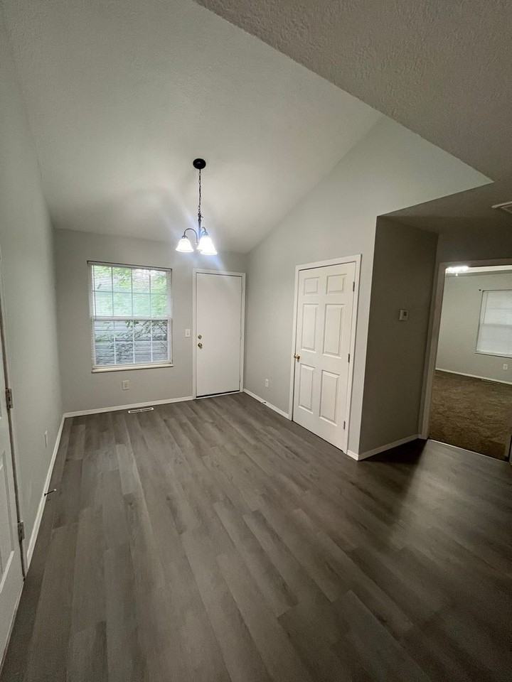 1777 N Drury Ave - Photo 3 of 13