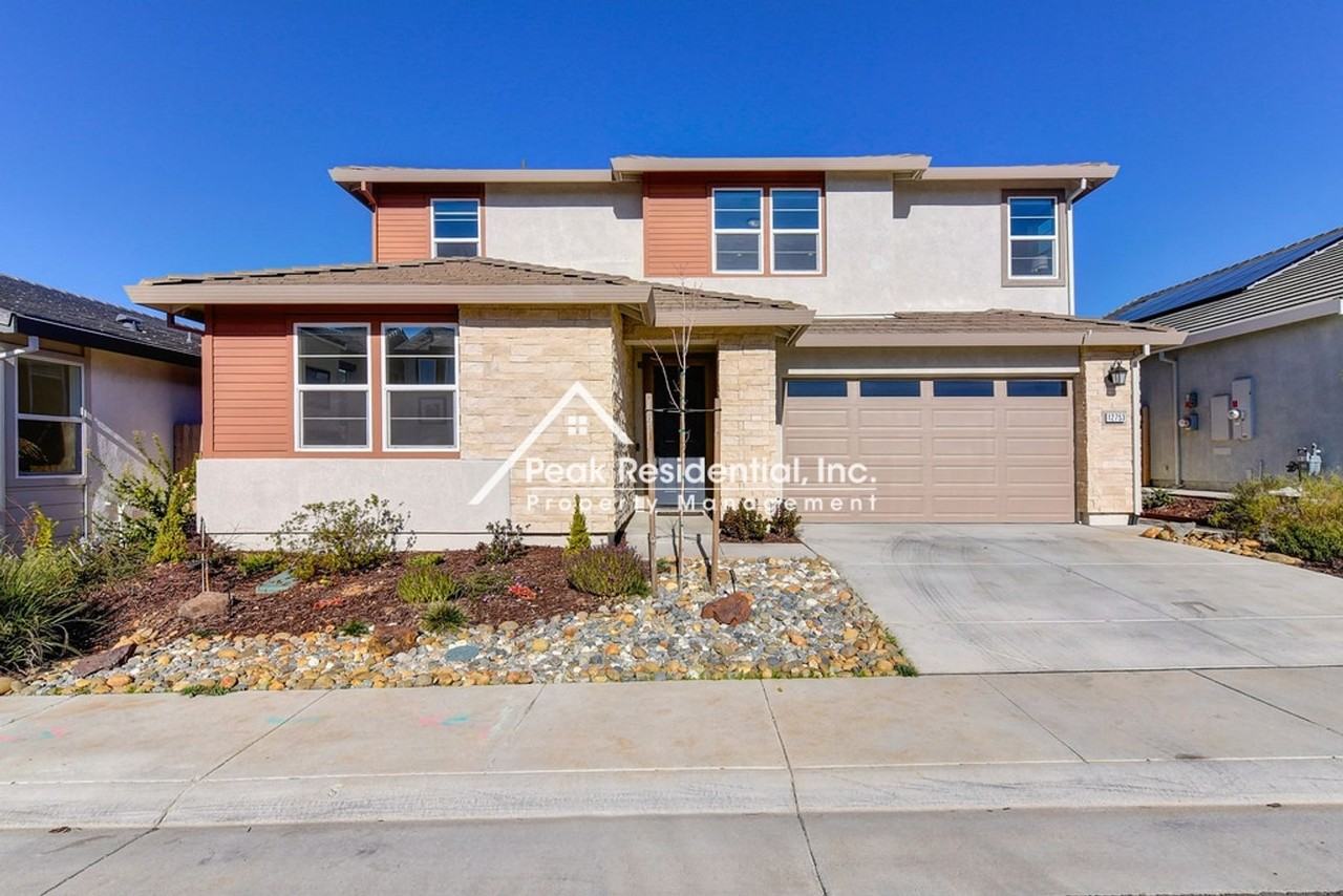 12753 Glass Beach Dr - Photo 2 of 50