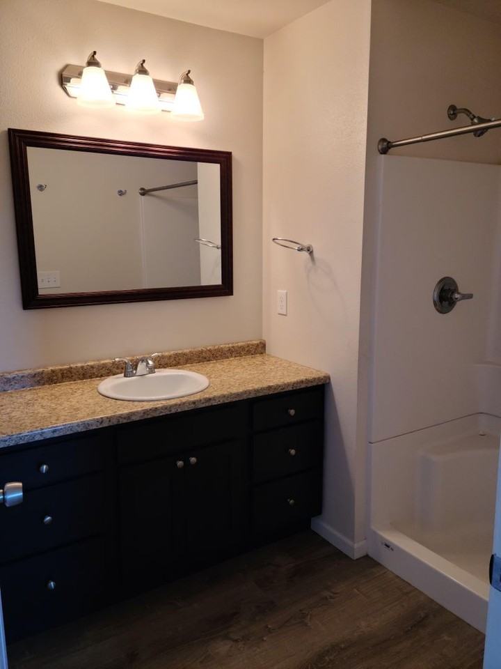 1522 29th St N - Photo 3 of 6