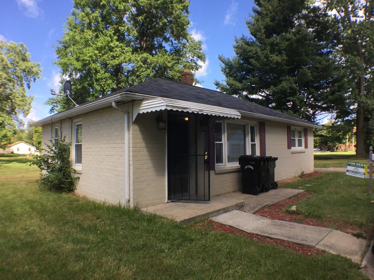 111 Edward Ave - Photo 2 of 12