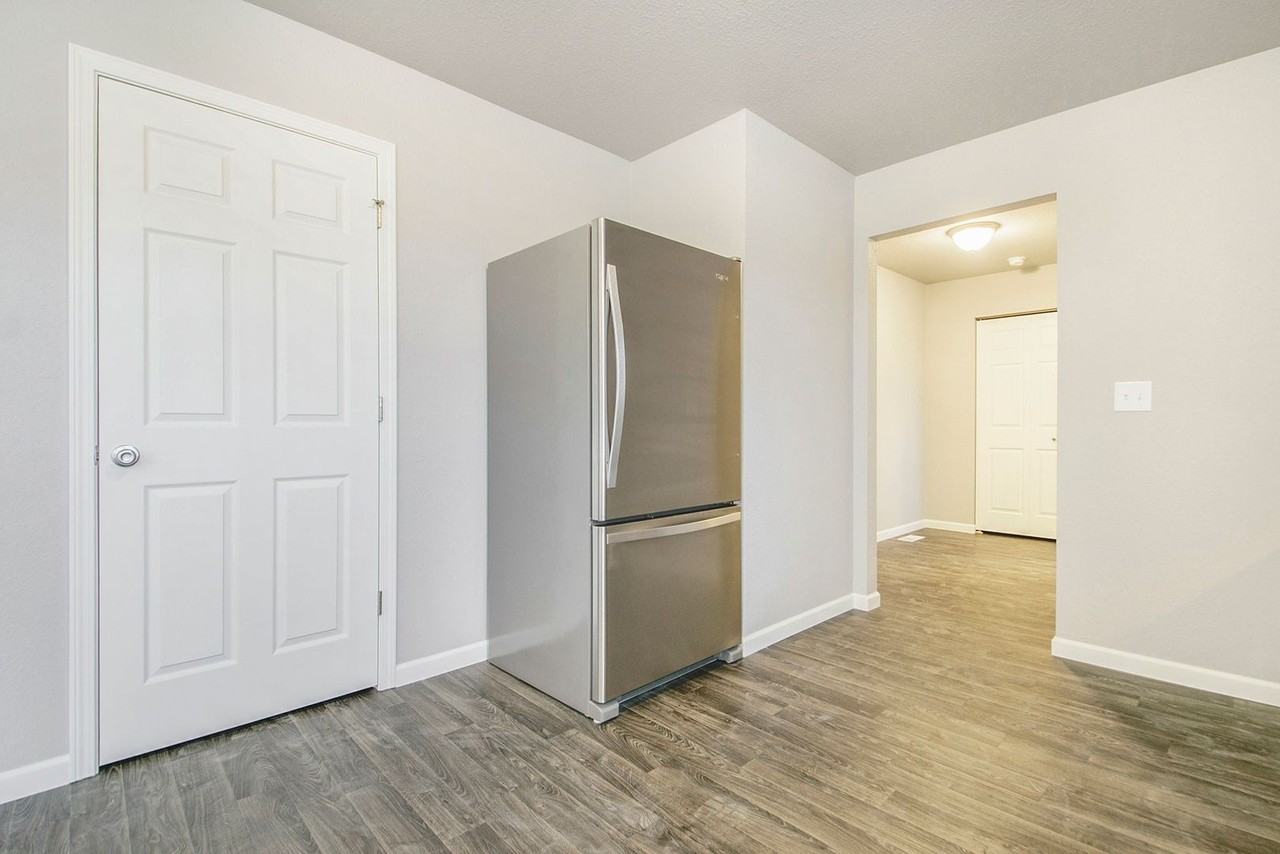321 Catera Ct - Photo 7 of 32