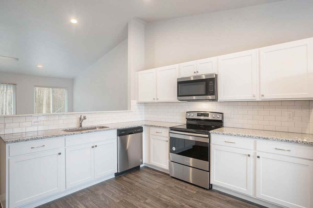 25223 Forest Ln - Photo 3 of 24