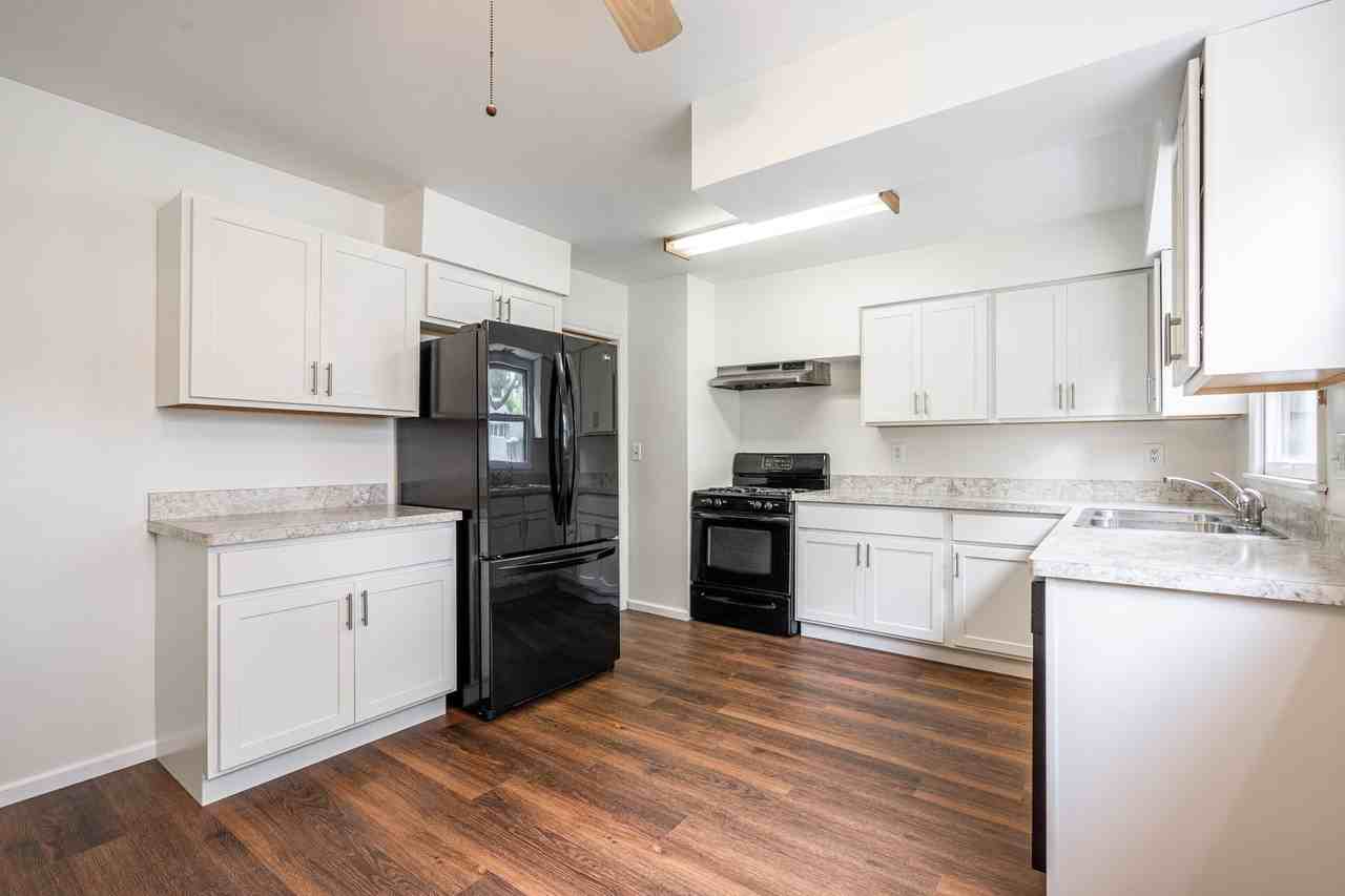 422 Gascoigne Dr - Photo 3 of 25