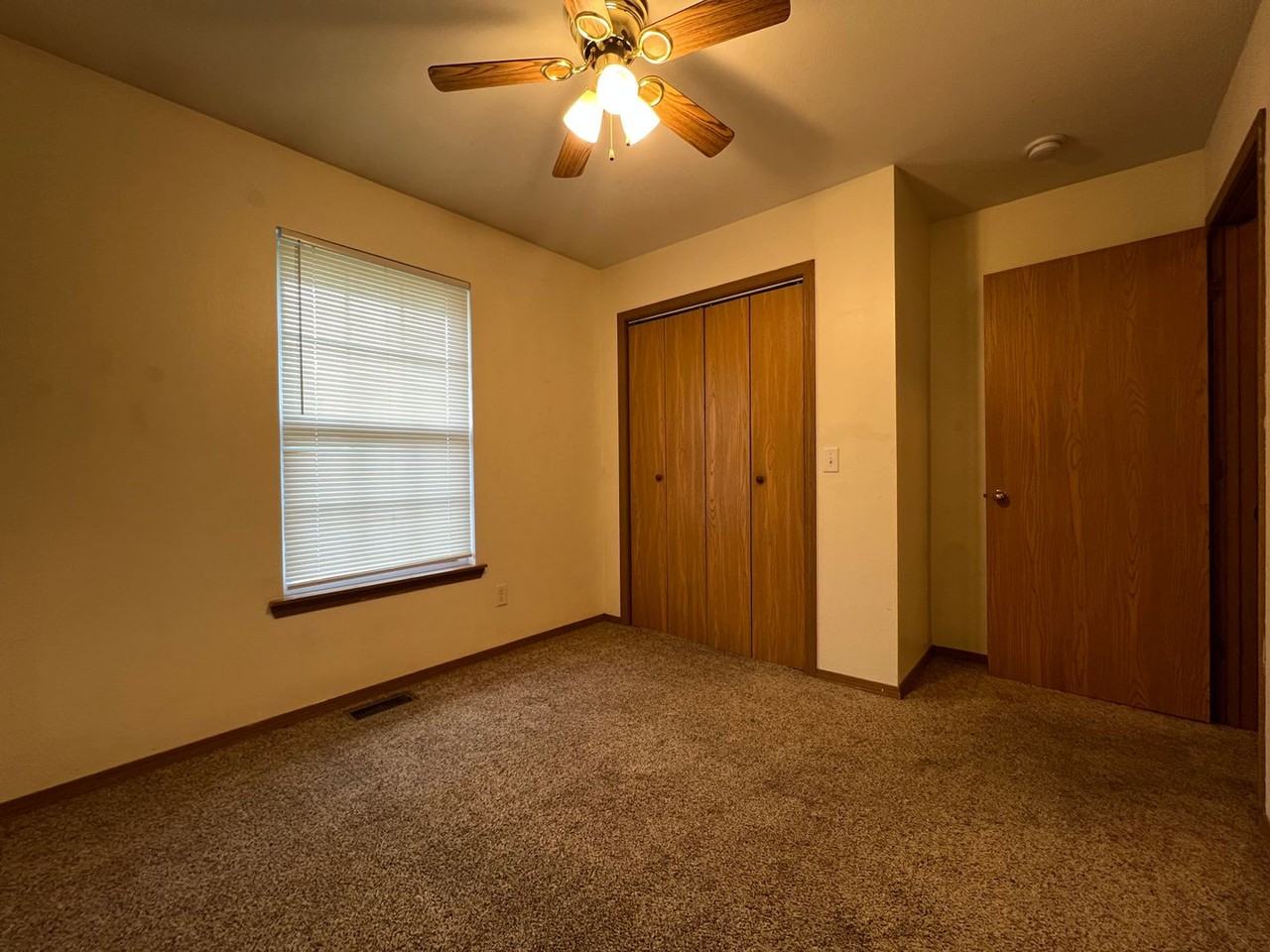 1267 S Pinhook Dr - Photo 3 of 20