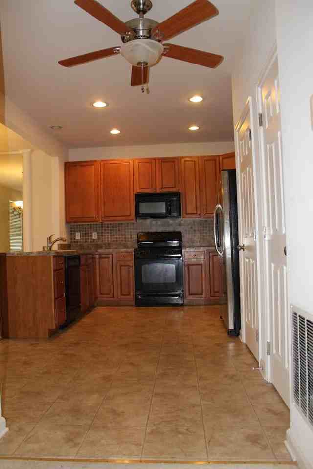 2616 Brownstone Dr - Photo 2 of 11