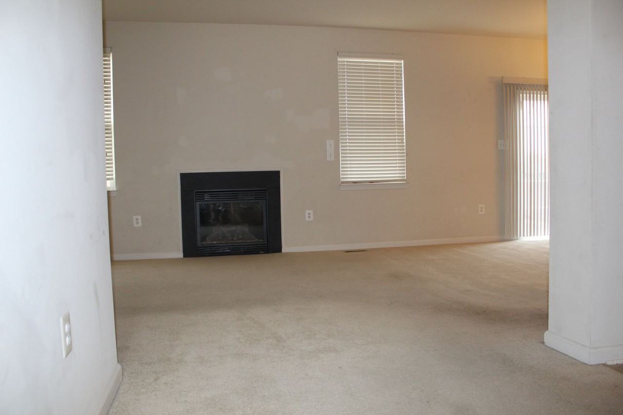 2616 Brownstone Dr - Photo 3 of 11