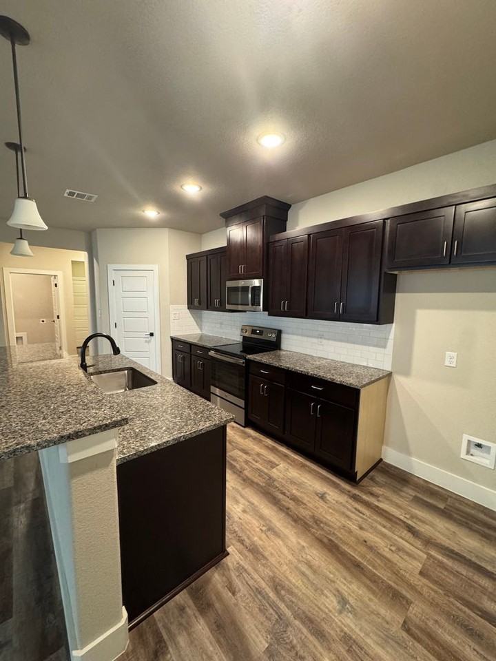 665 The Cottages Dr - Photo 4 of 19