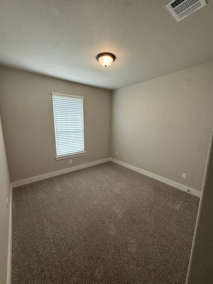 665 The Cottages Dr - Photo 5 of 19